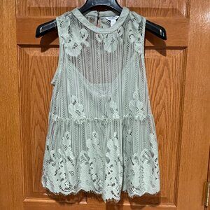 ARIZONA JEAN CO Womens L Halter Sage Green Boho Babydoll Lace Sleeveless Top EUC